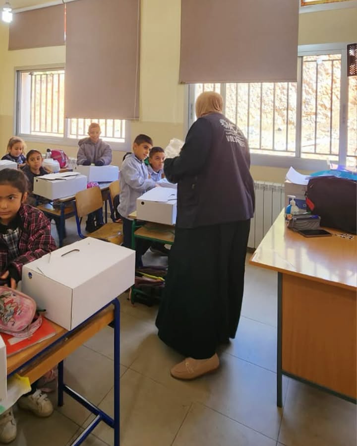 زار فريق مكتب الجنوب التابع لجمعية الوعي والمواساة الخيرية مدرسة هادي قصب الرسمية في…