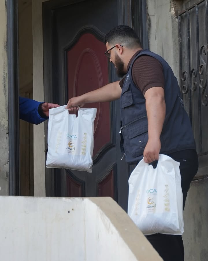 تتواصل أعمال ذبح الأضاحي وتوزيع اللحوم ضمن حملة “أضحيتك... خير يتجدّد”، ليحمل العيد معه…