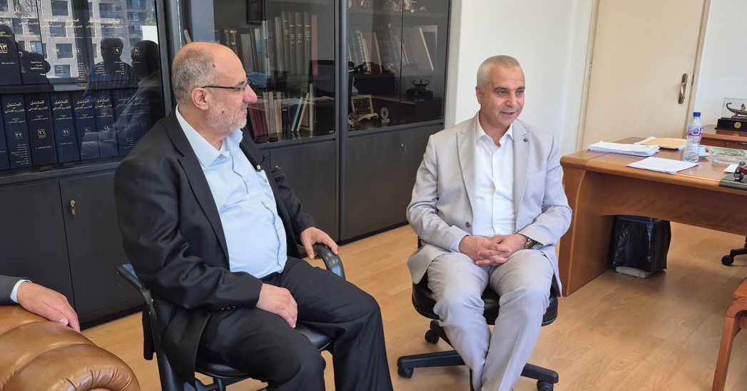 زار وفد من جمعية الوعي والمواساة الخيرية المدير العام للنقل البحري والبري في وزارة…