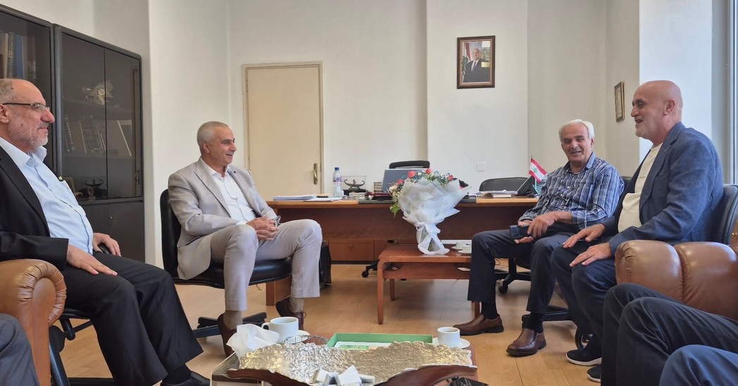 زار وفد من جمعية الوعي والمواساة الخيرية المدير العام للنقل البحري والبري في وزارة…