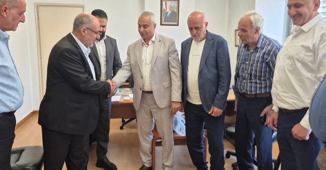 زار وفد من جمعية الوعي والمواساة الخيرية المدير العام للنقل البحري والبري في وزارة…